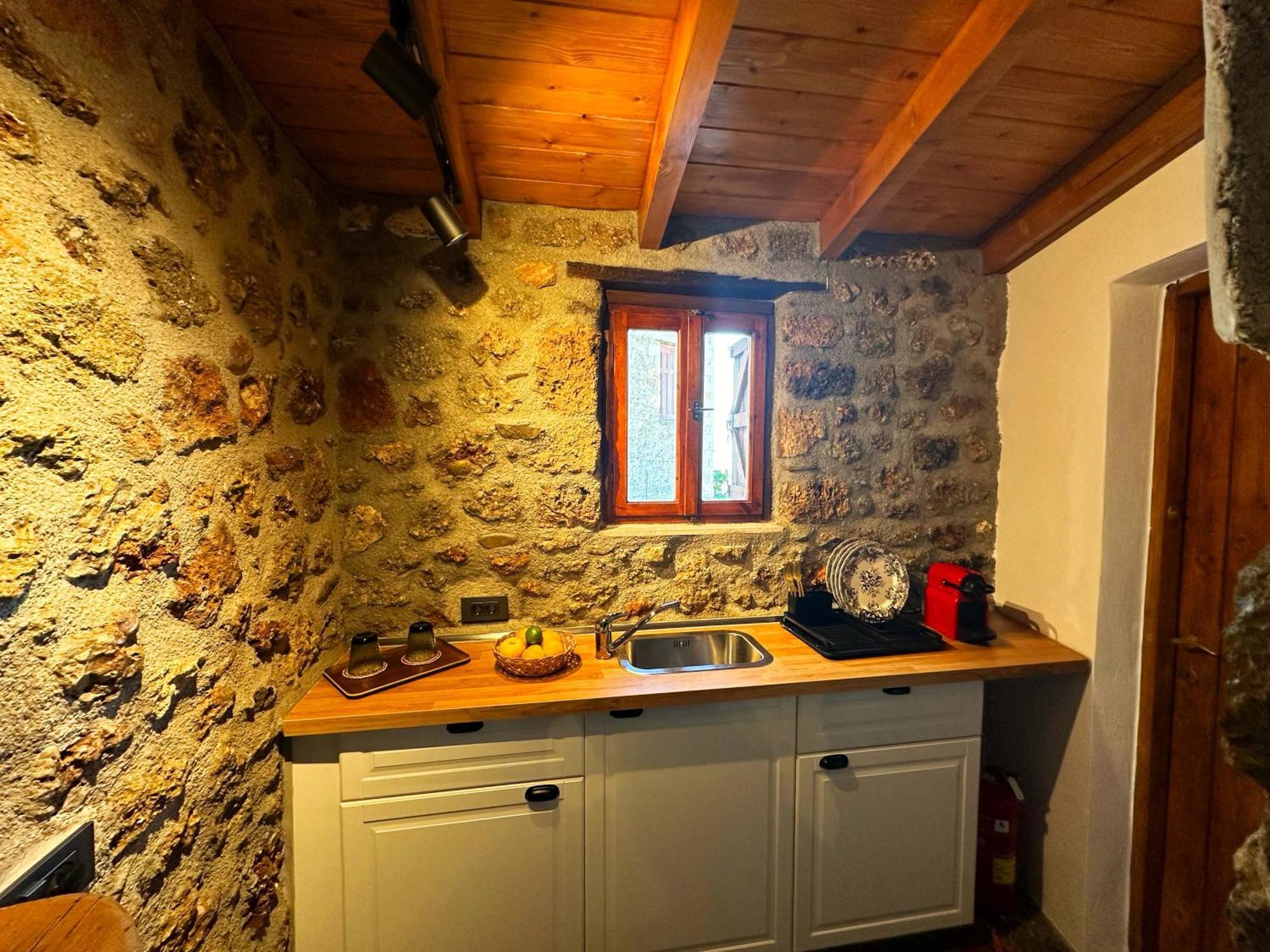 Apartmán Fteri Stone House In Platanos, Akrata Exteriér fotografie