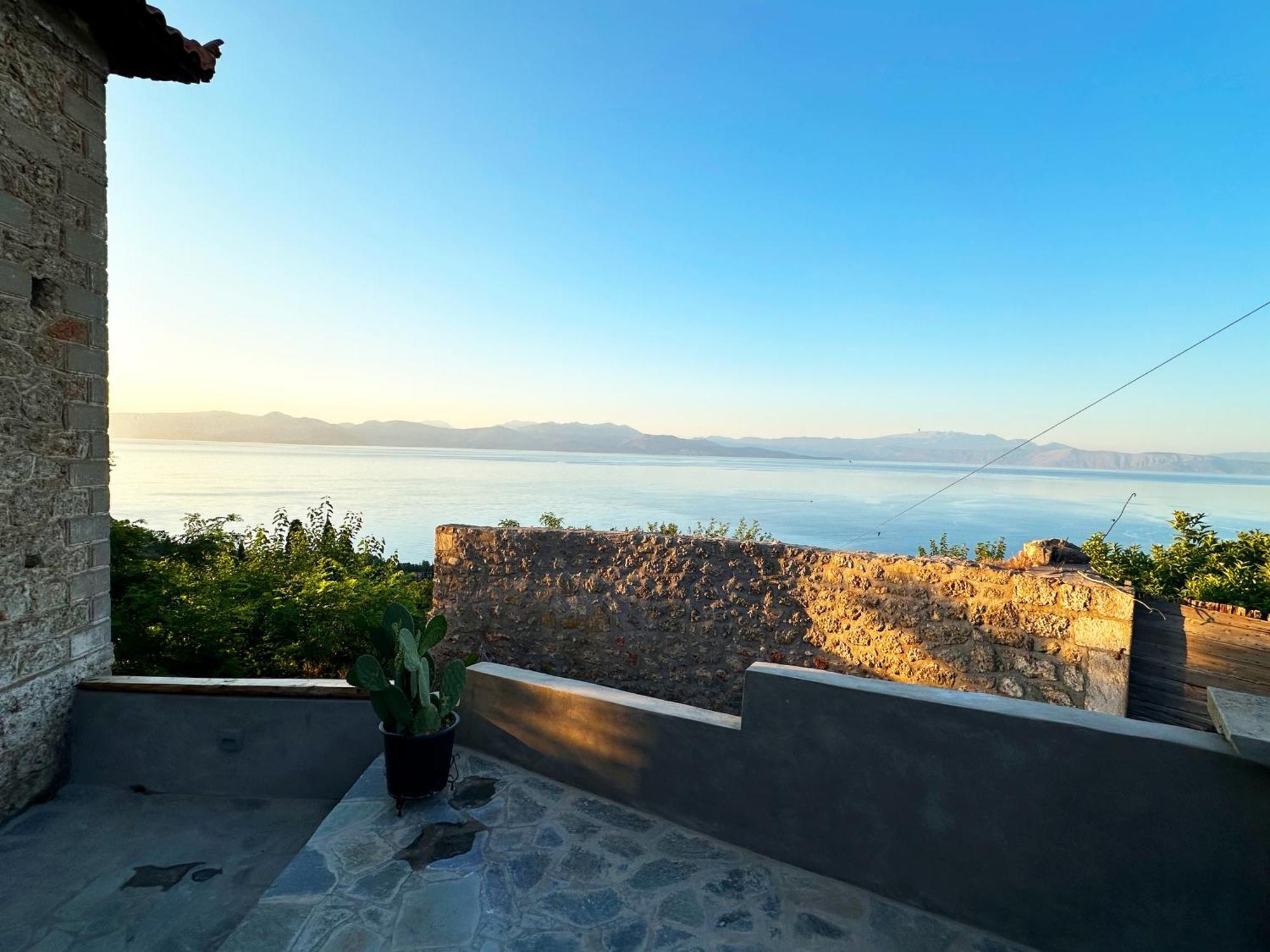 Apartmán Fteri Stone House In Platanos, Akrata Exteriér fotografie