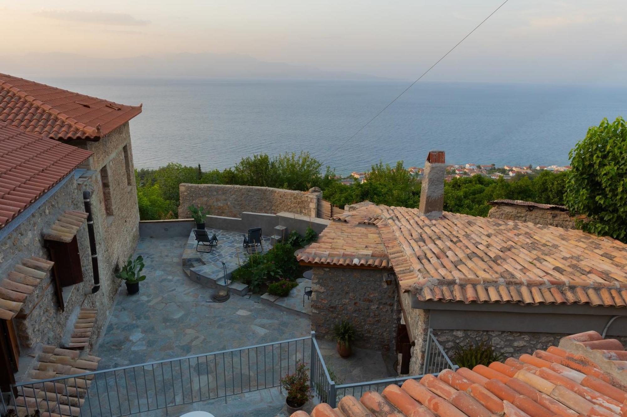 Apartmán Fteri Stone House In Platanos, Akrata Exteriér fotografie